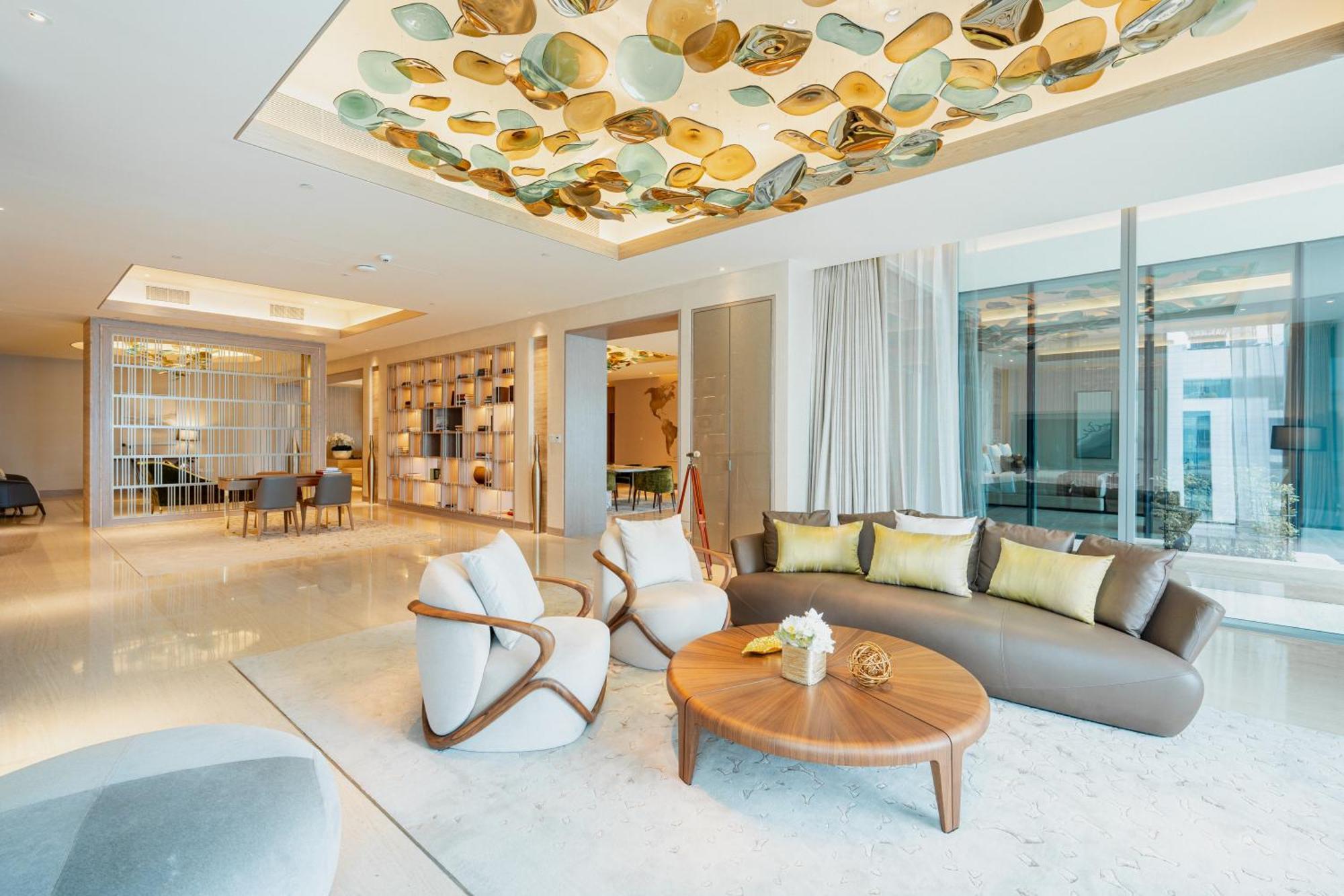 Five Luxe 호텔 두바이 외부 사진 The living room of a three-bedroom penthouse