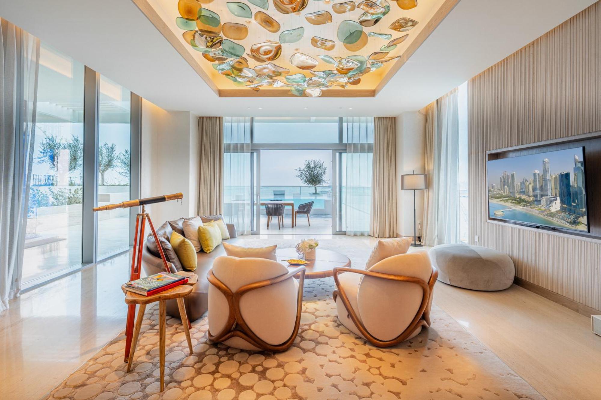 Five Luxe 호텔 두바이 외부 사진 The living room of a three-bedroom apartment
