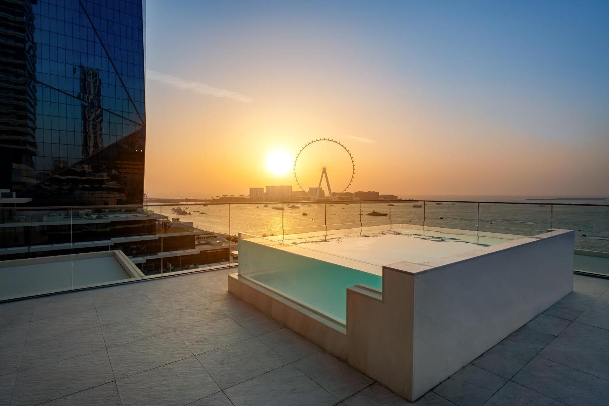 Five Luxe 호텔 두바이 외부 사진 View of the Dubai Eye from the Address Sky Pool